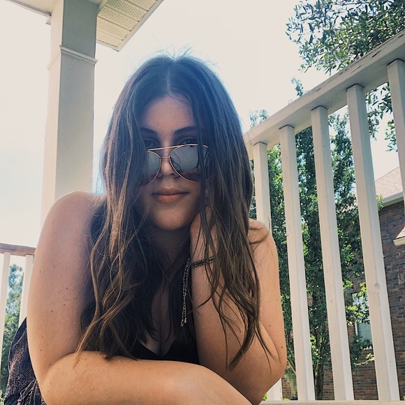 Meet your Posher, Emily - Picture 1 of 1